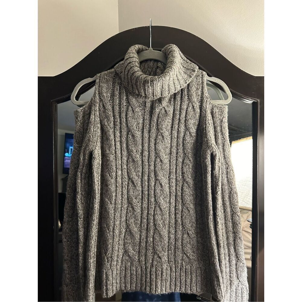 NEW Xhilaration Gray Cold Shoulder Cable Knit Sweater M